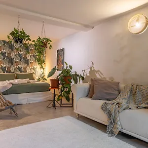 https://charming-apt-in-villa-with-jacuzzi-in-milan.it-lombardy.com